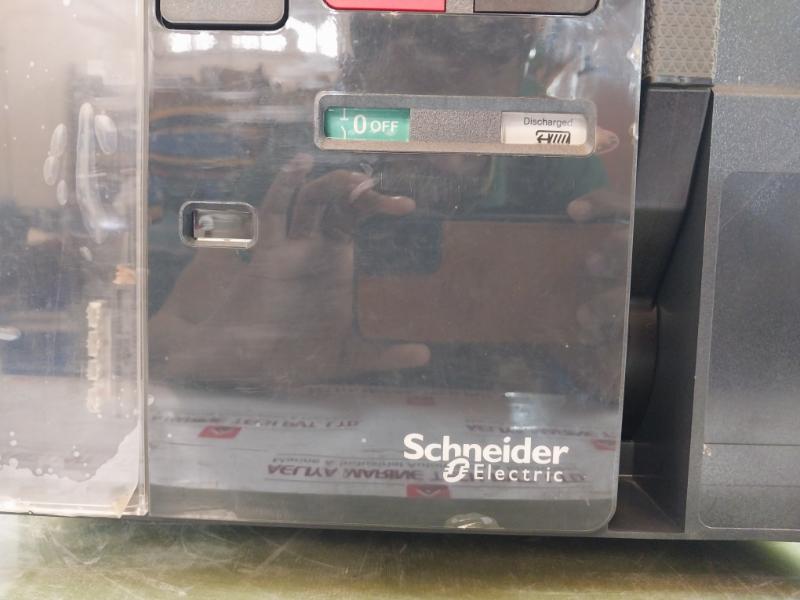Schneider Electric/merlin Gerin Lv847610 Masterpact Circuit Breaker Nha27021