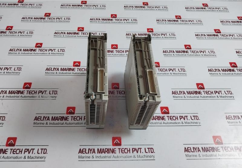 Schneider Tsxdsy16t2 Discrete Output Module W/ Terminal Block Tsxbly01