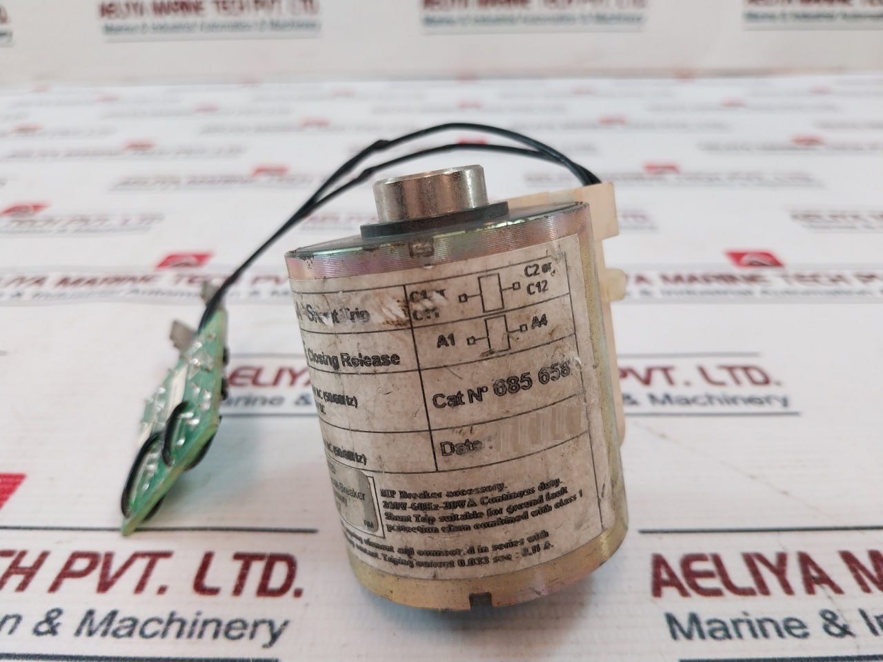 Schneider Electric 685 658 Circuit Breaker Accessory 220/250v