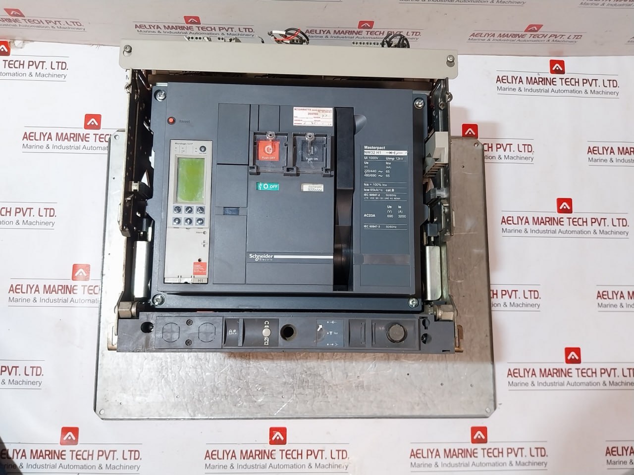 Schneider Electric Masterpact Nw32 H1 Circuit Breaker Micrologic 5.0 P 3200A