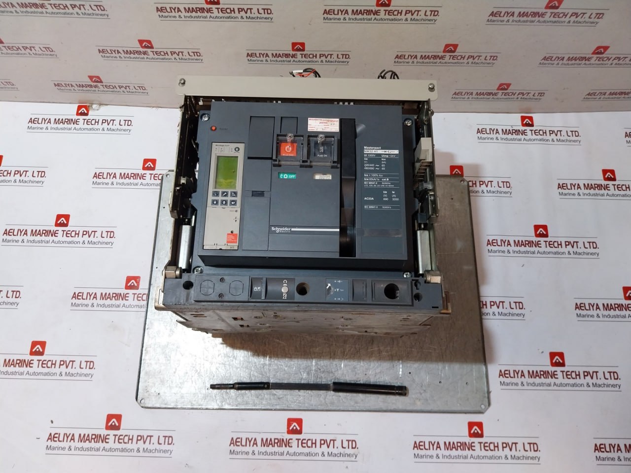 Schneider Electric Masterpact Nw32 H1 Circuit Breaker Micrologic 5.0 P 3200A