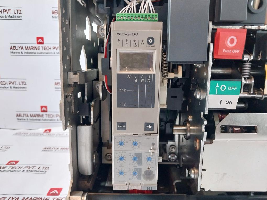 Schneider Electric Nw32 H1 3P Masterpact Circuit Breaker Trip Unit 1000V 12Kv