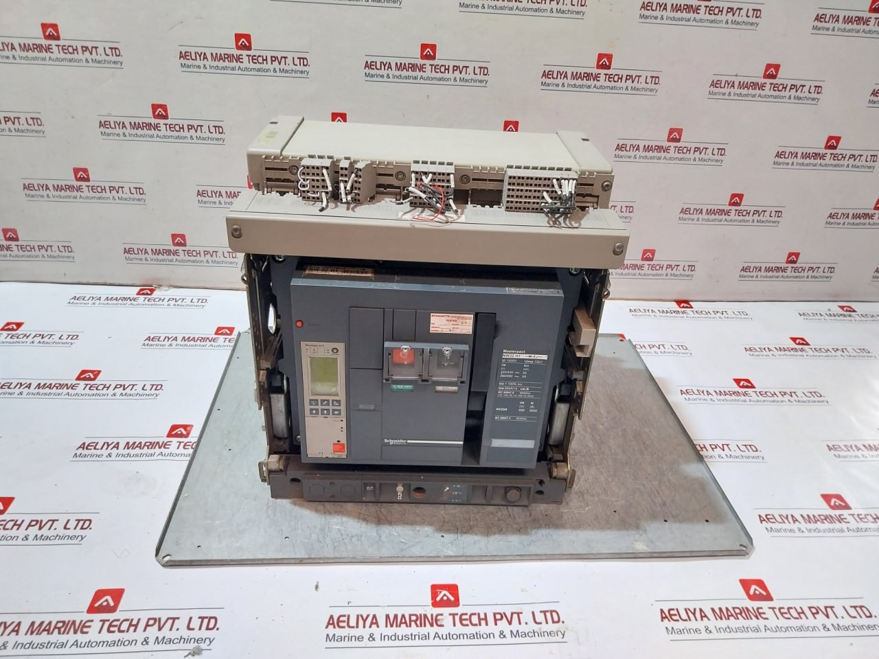 Schneider Electric Masterpact Nw32 H1 Circuit Breaker Micrologic 5.0 P 3200A