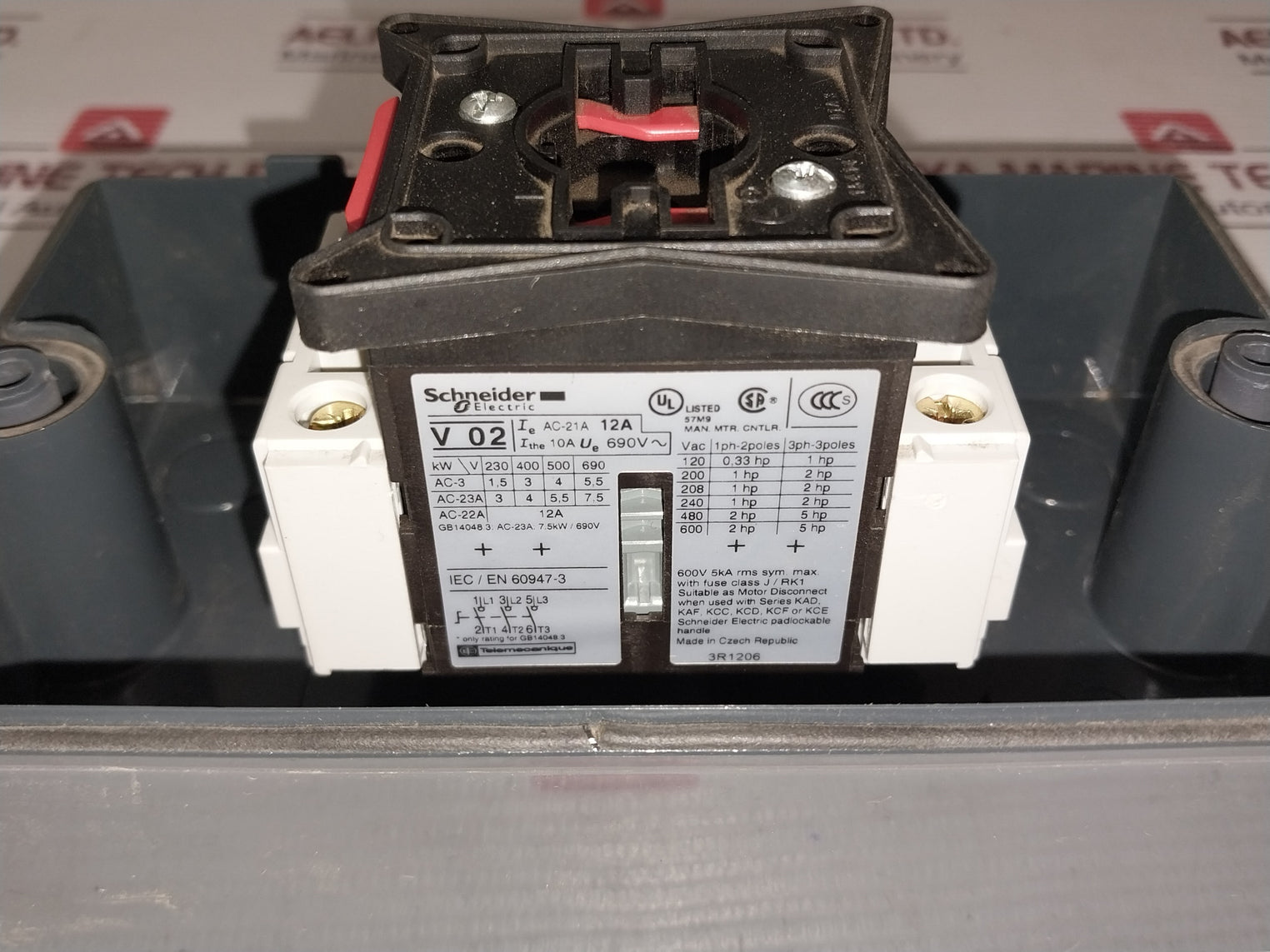 Schneider Electric Vcf02Ge Emergency Stop/Main Switch Ip65 Enclosure