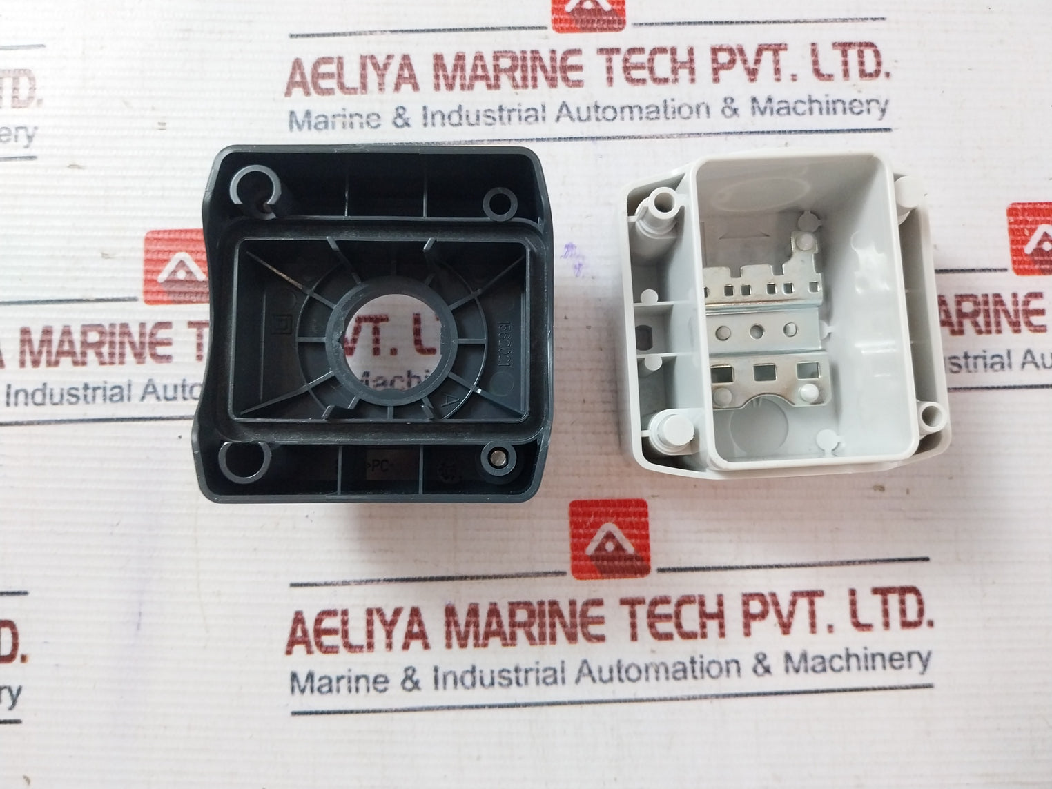 Schneider Electric Xald01 Control Box 1 Hole Ip66