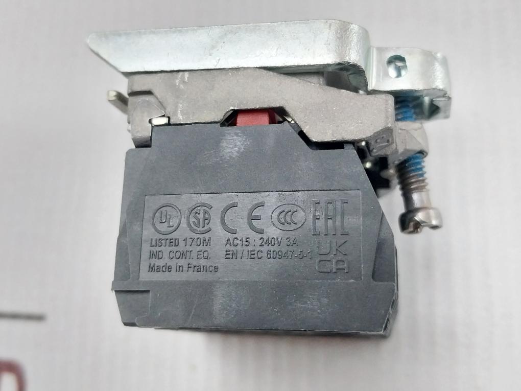 Schneider Electric Zb4Bw0M15 Contact Assembly And Light Block