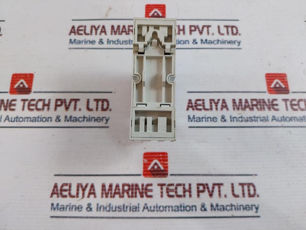 Schrack Pt380730 Relay With Socket Gzt3