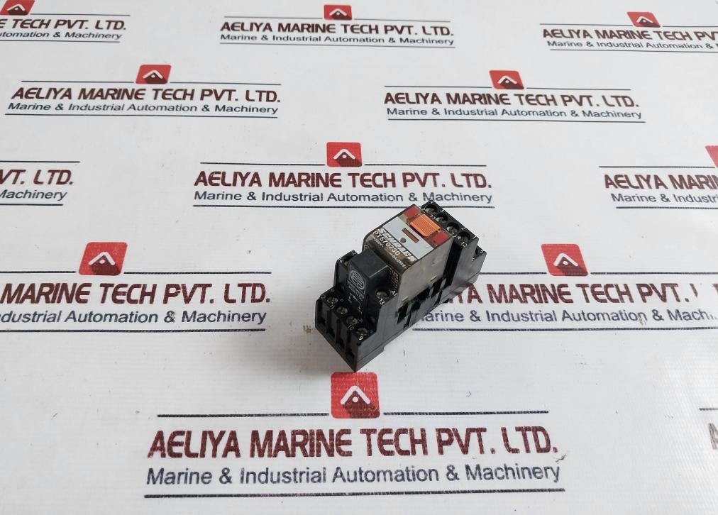 Schrack Pt570730 Miniature Relay With Socket 6a 250v