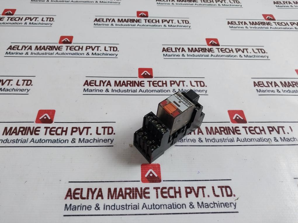 Schrack Pt570730 Miniature Relay With Socket 6a 250v