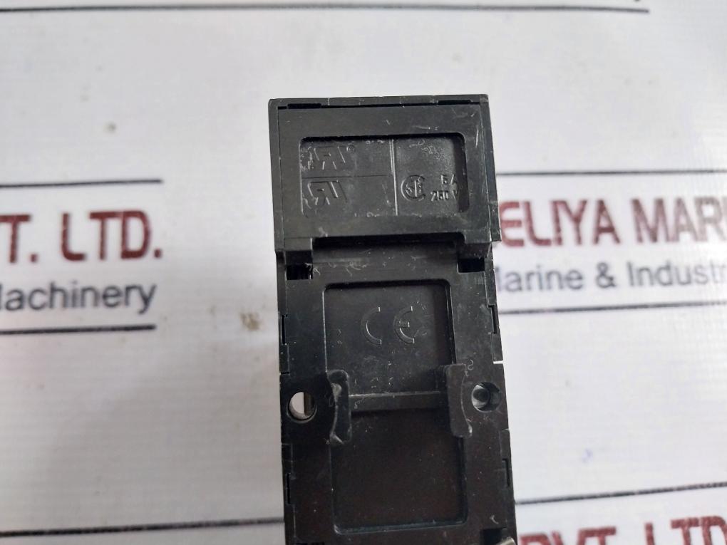 Schrack Pt570730 Miniature Relay With Socket 6a 250v