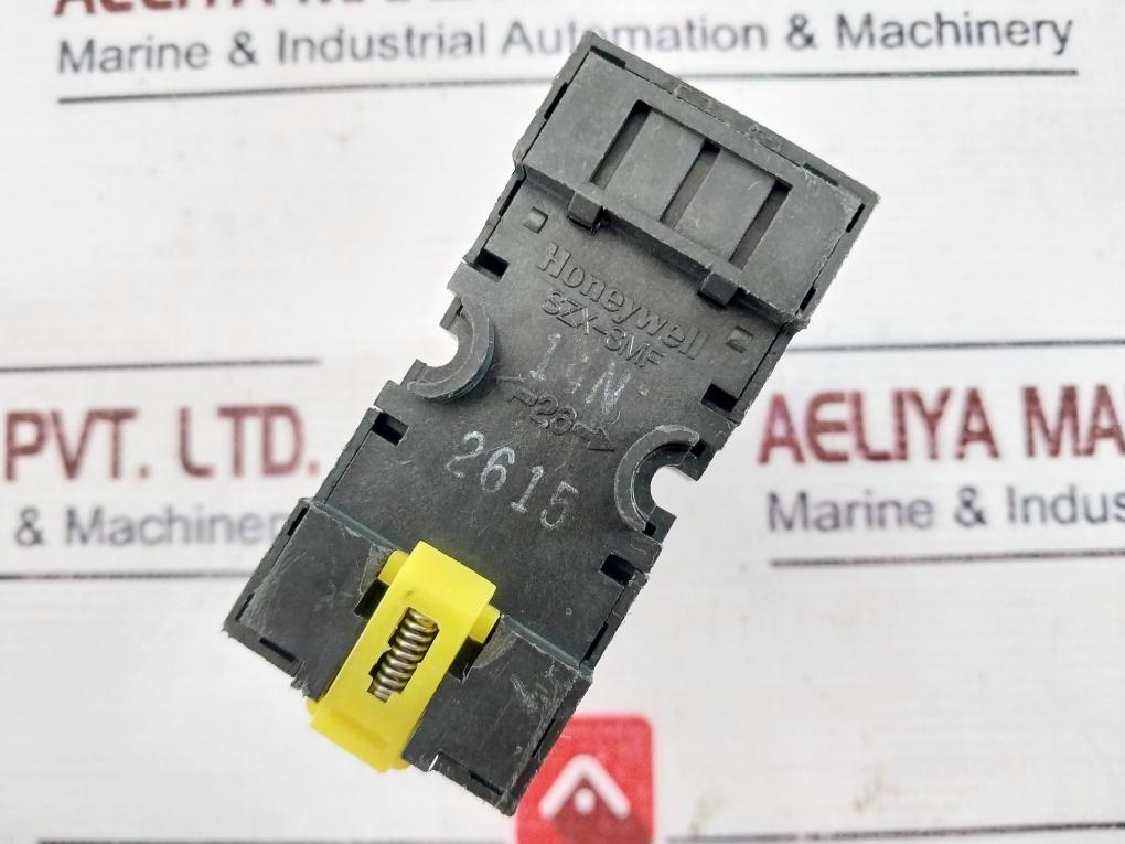 Schrack PT570730 Plug-In Relay With Base SZX-SMF