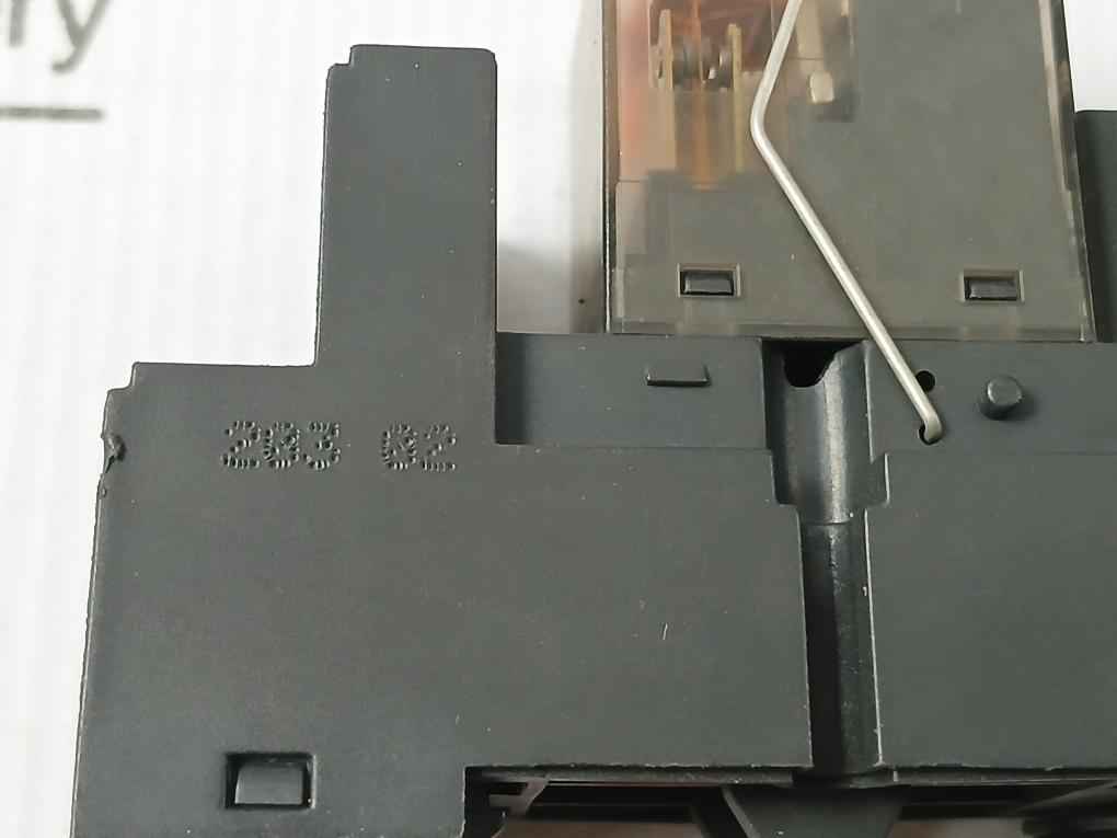 Schrack Pt570730 Plug In Relay 230V 6A