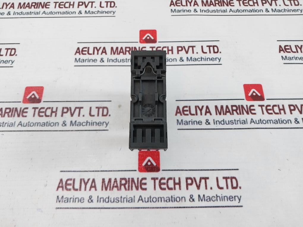 Schrack Pt78704 Relay With Base