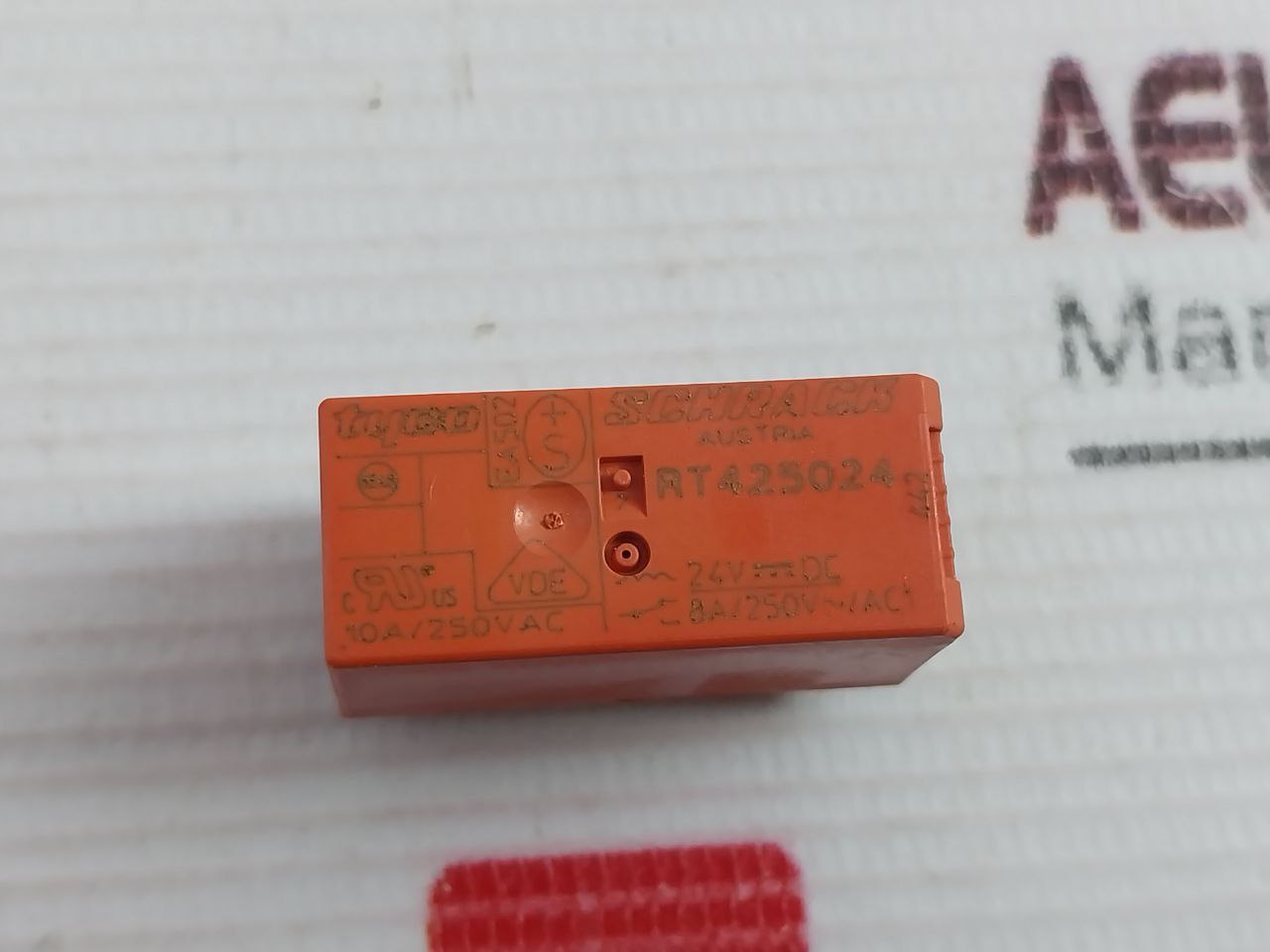 Schrack RT78625 Control Relay with Socket 250VAC