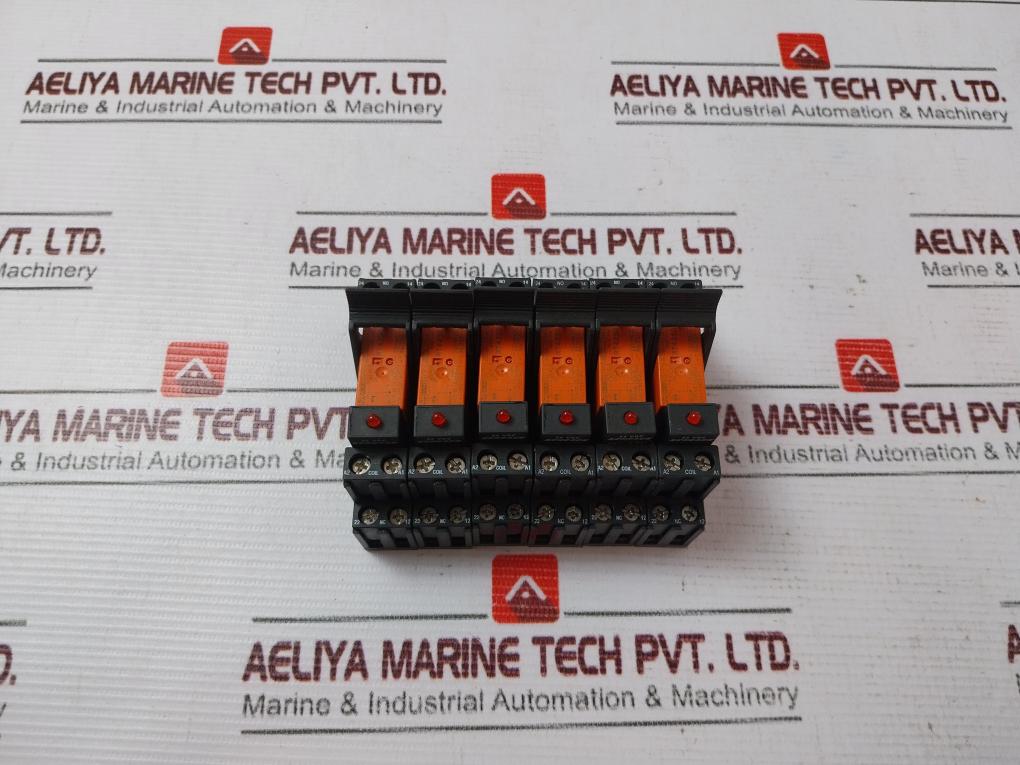 Schrack RT78625 Control Relay with Socket 250VAC