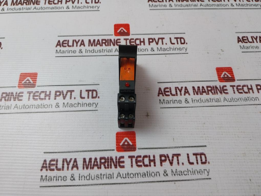 Schrack RT78625 Control Relay with Socket 250VAC