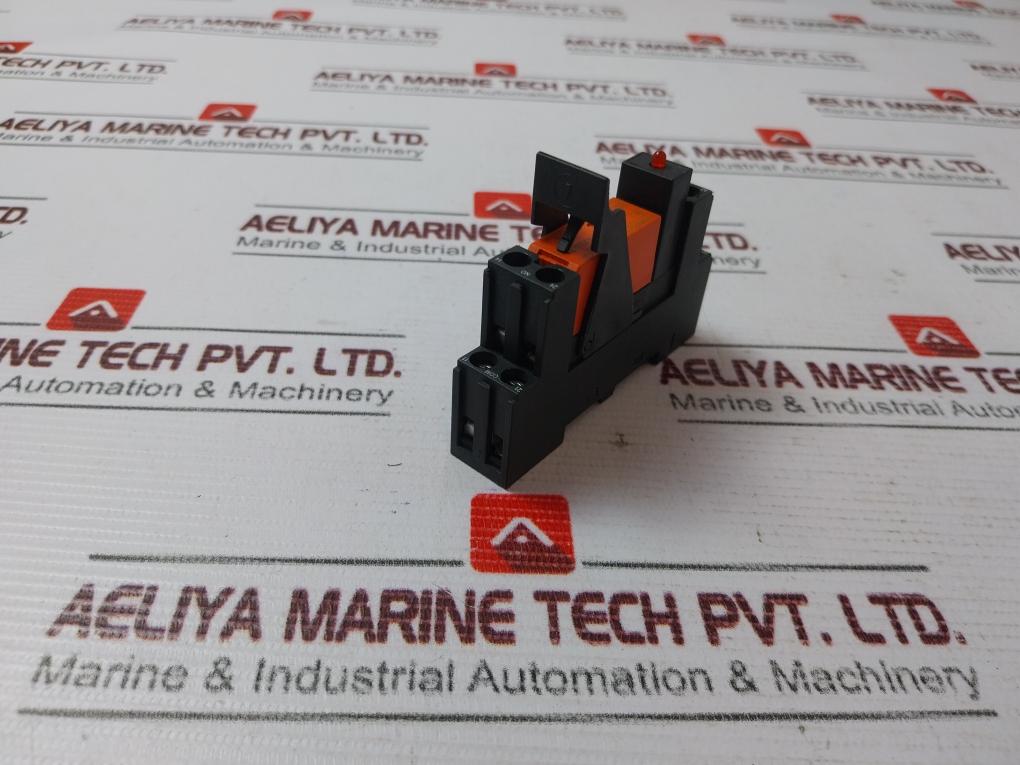 Schrack RT78625 Control Relay with Socket 250VAC