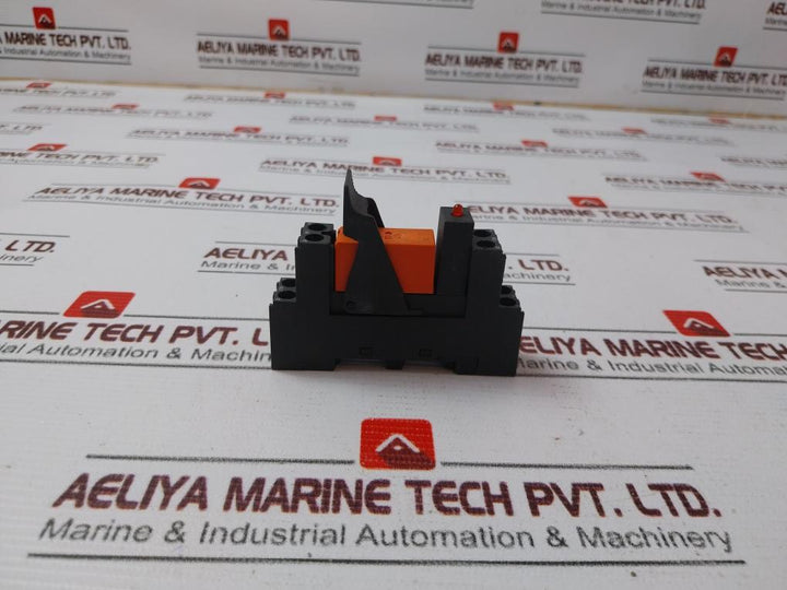 Schrack RT78625 Control Relay with Socket 250VAC