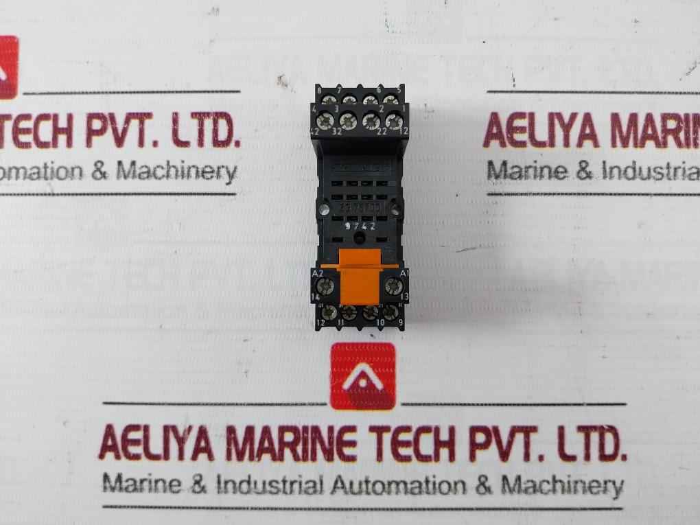 Schrack Zt570548 Miniature Relay With Base 5-6A