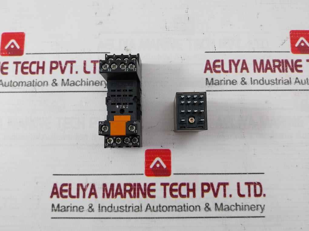 Schrack Zt570548 Miniature Relay With Base 5-6A