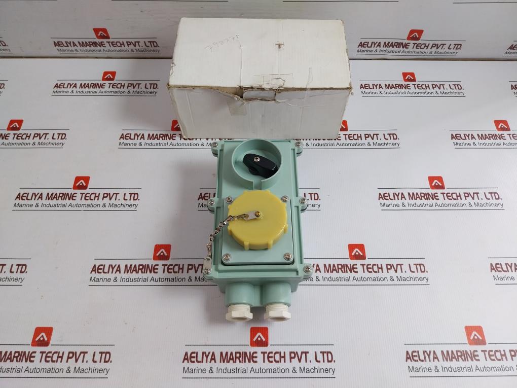 Senko-Guichi-100-130V-Socket-Outlet-With-Interlock-Rl-2-2P-208918-1