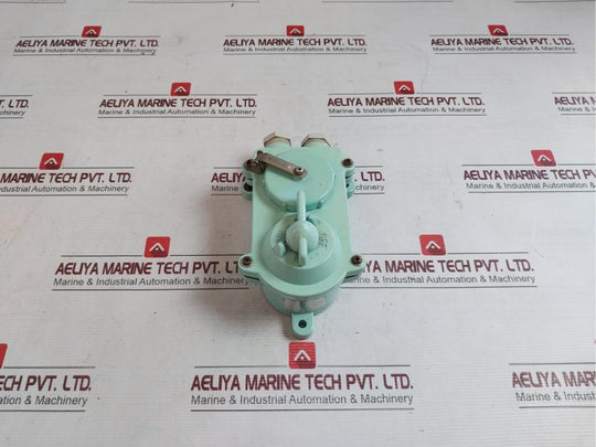 Senko Guchi Simr 3 Pins W.T.Receptacle W/Switch 250V 5A