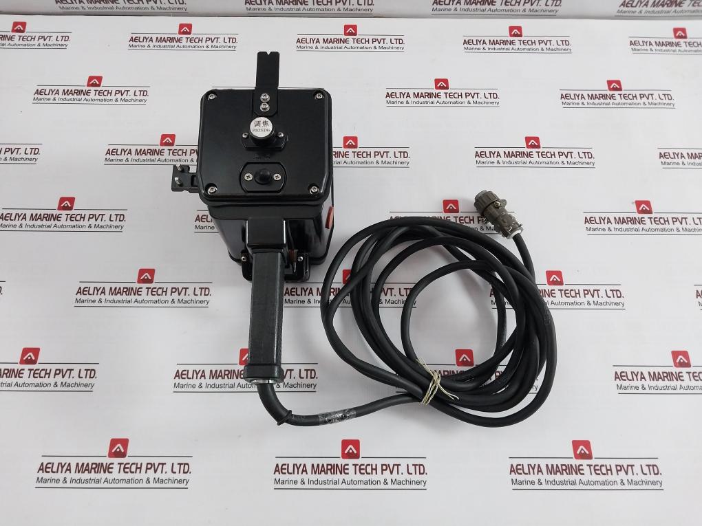 Shanghai Liangzhou Cxd8 Marine Portable Daylight Signalling Lamp 24V 60W 60000Cd