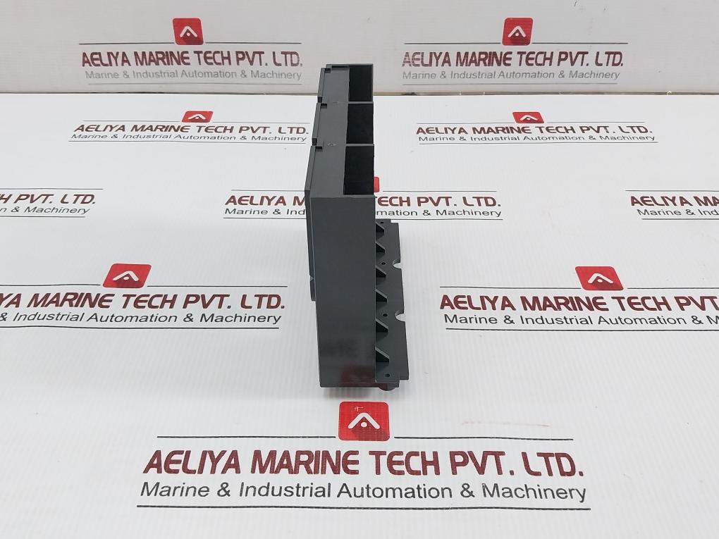 Short-Terminal-Shield-3-pole-Lv432591-Schneider-Electric-208853-4
