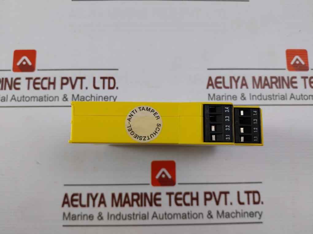 Sick Ue 10-3Os3D0 Safety Relay 230V/3A 6A 2.2 W 6024918 Awg 28-14
