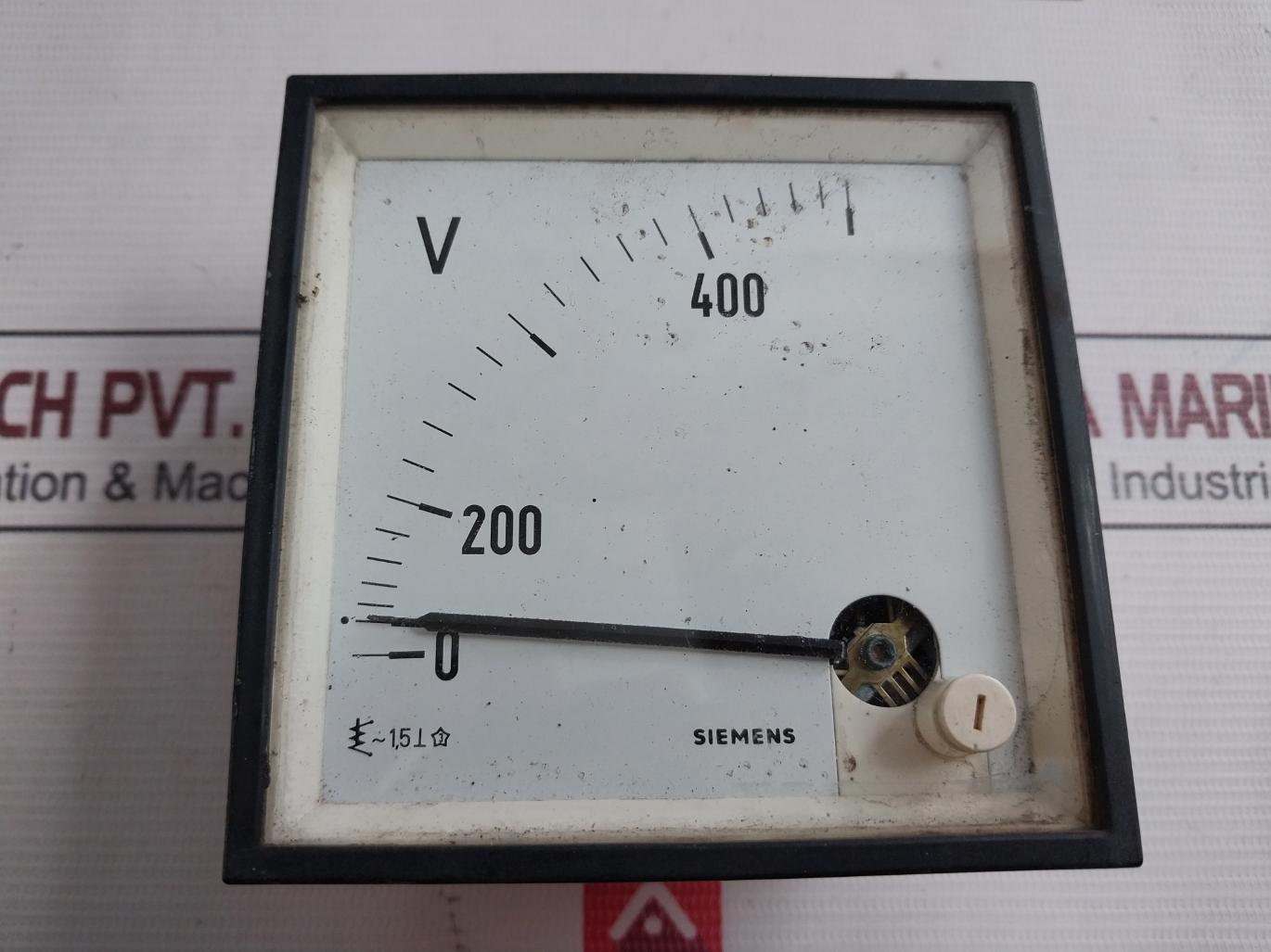 Siemens 0-400/500V Voltmeter