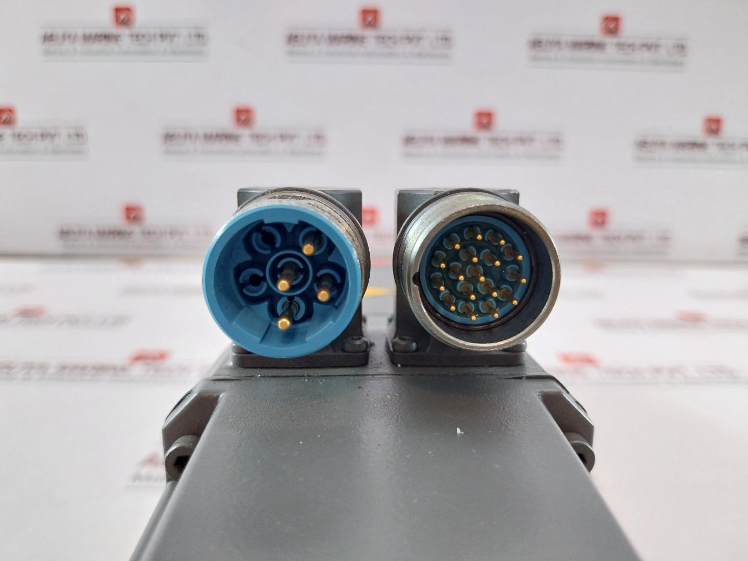 Siemens 1Ft6034-4Ak71-3Aa0 Synchronous Servo Motor 294V 2.1A 1.40Nm Ip64