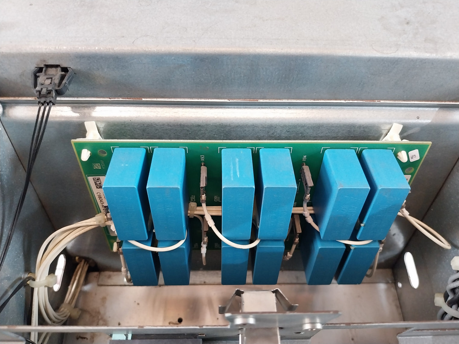 Siemens 1p 6ra8081-6ds22-0aa0-z Sinamics Dcm Dc-converter 3ac 400v 332a 50/60hz