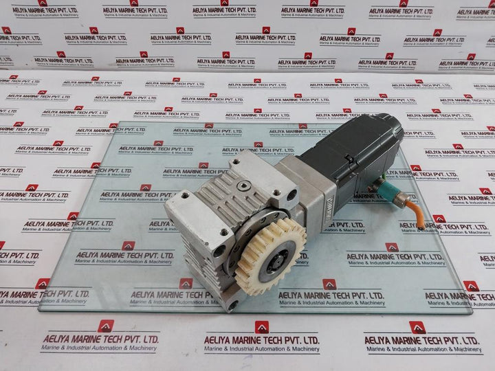 Siemens 1P 1Fk7042-2Af71-1Ch1 Synchronous Motor With 58 03 050 Gear Reducer