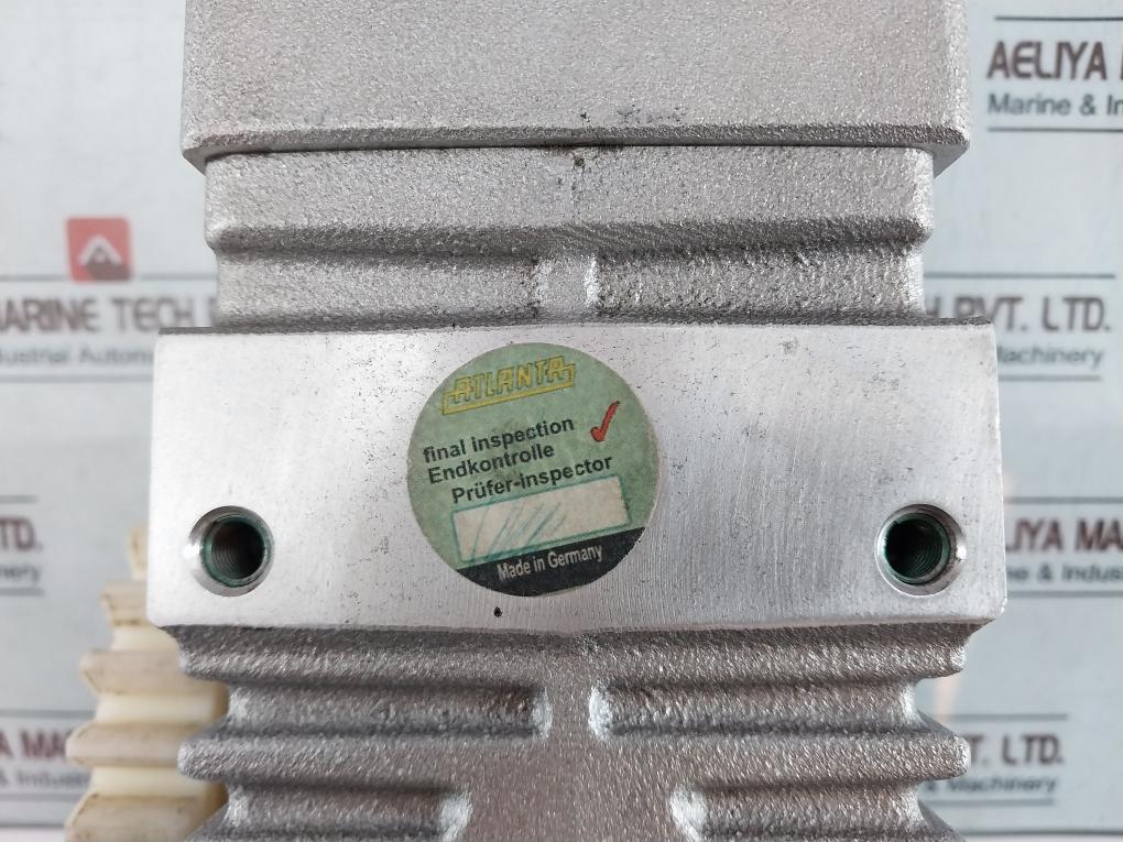 Siemens 1P 1Fk7042-2Af71-1Ch1 Synchronous Motor With 58 03 050 Gear Reducer