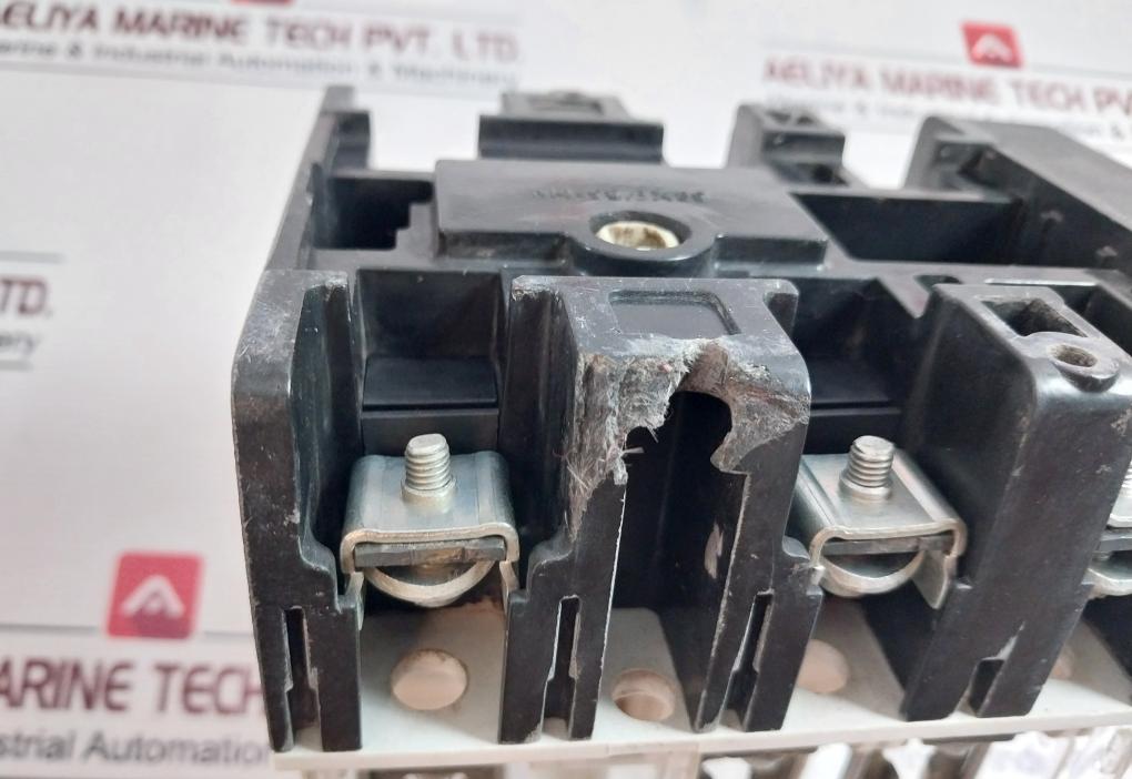 Siemens 3Kl8121-3Ha00 Heavy Duty Switch Disconnector Fuse 50Hz 690V Ac-23A