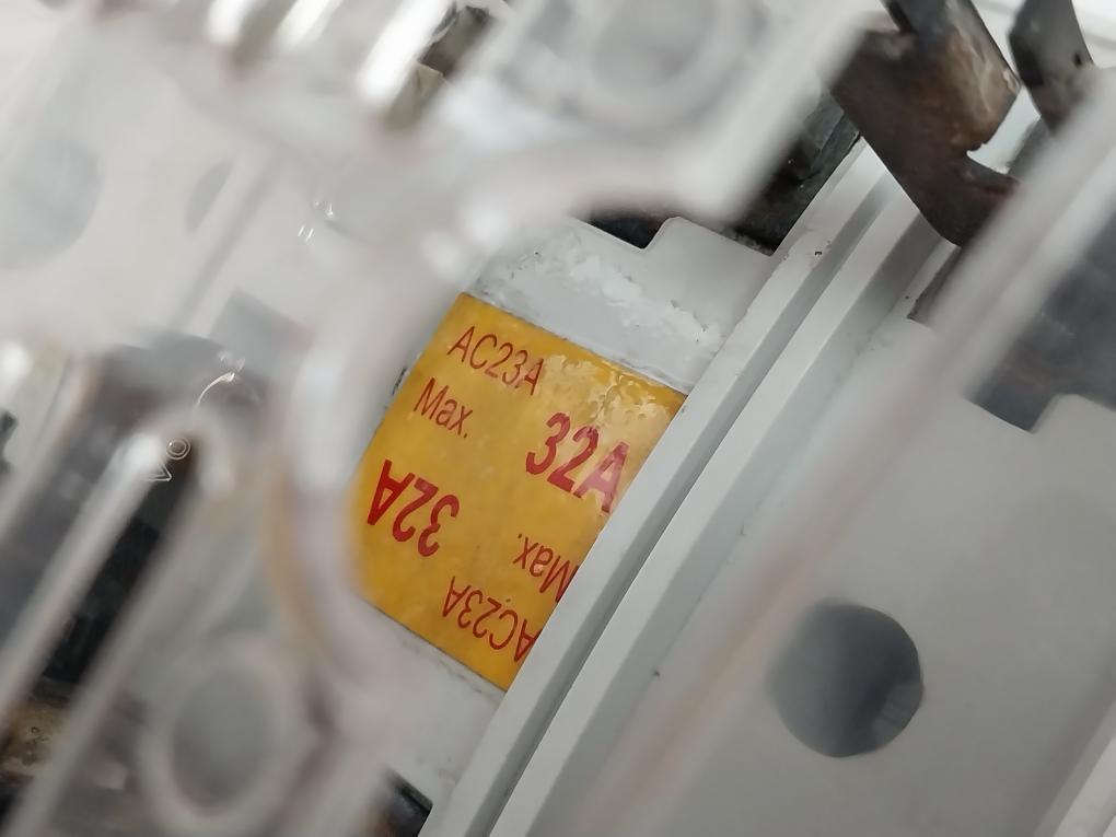 Siemens 3Kl8121-3Ha00 Heavy Duty Switch Disconnector Fuse 50Hz 690V Ac-23A