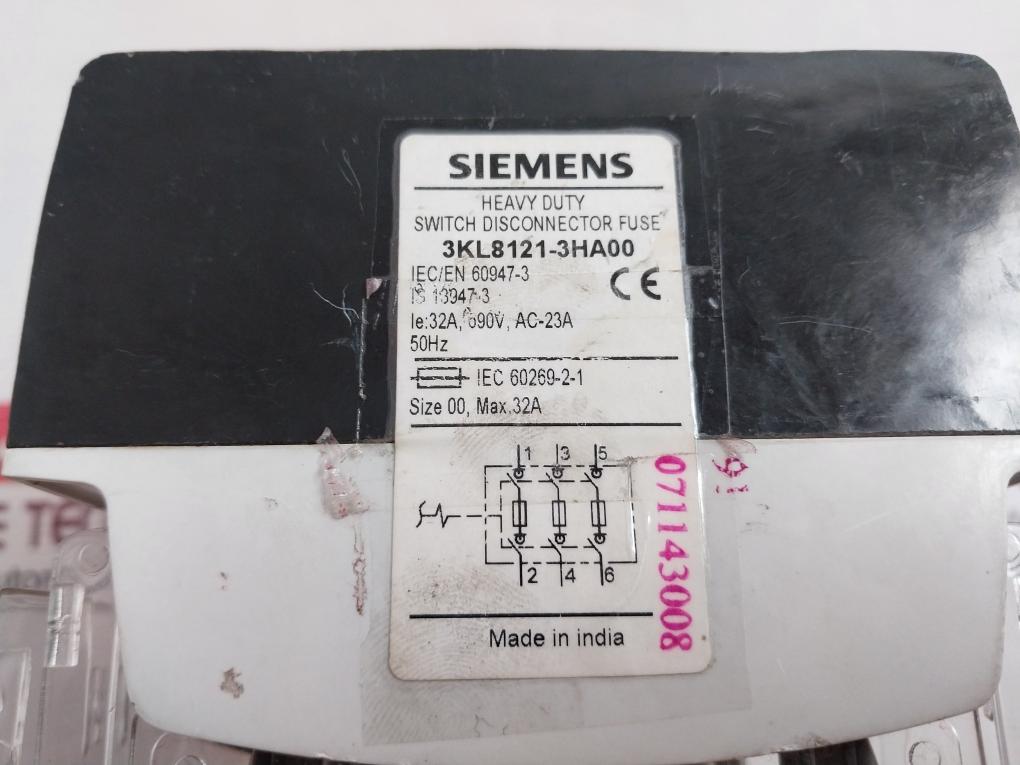 Siemens 3Kl8121-3Ha00 Heavy Duty Switch Disconnector Fuse 50Hz 690V Ac-23A