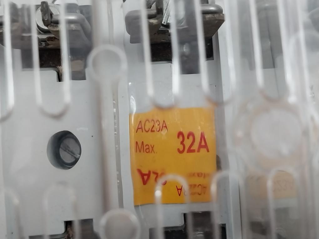 Siemens 3Kl8121-3Ha00 Switch Disconnector Fuse 32A 690V Ac-23A
