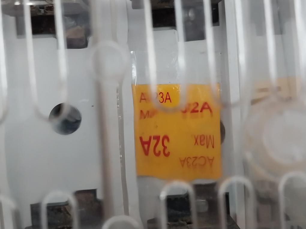 Siemens 3Kl8121-3Ha00 Switch Disconnector Fuse 32A 690V Ac-23A