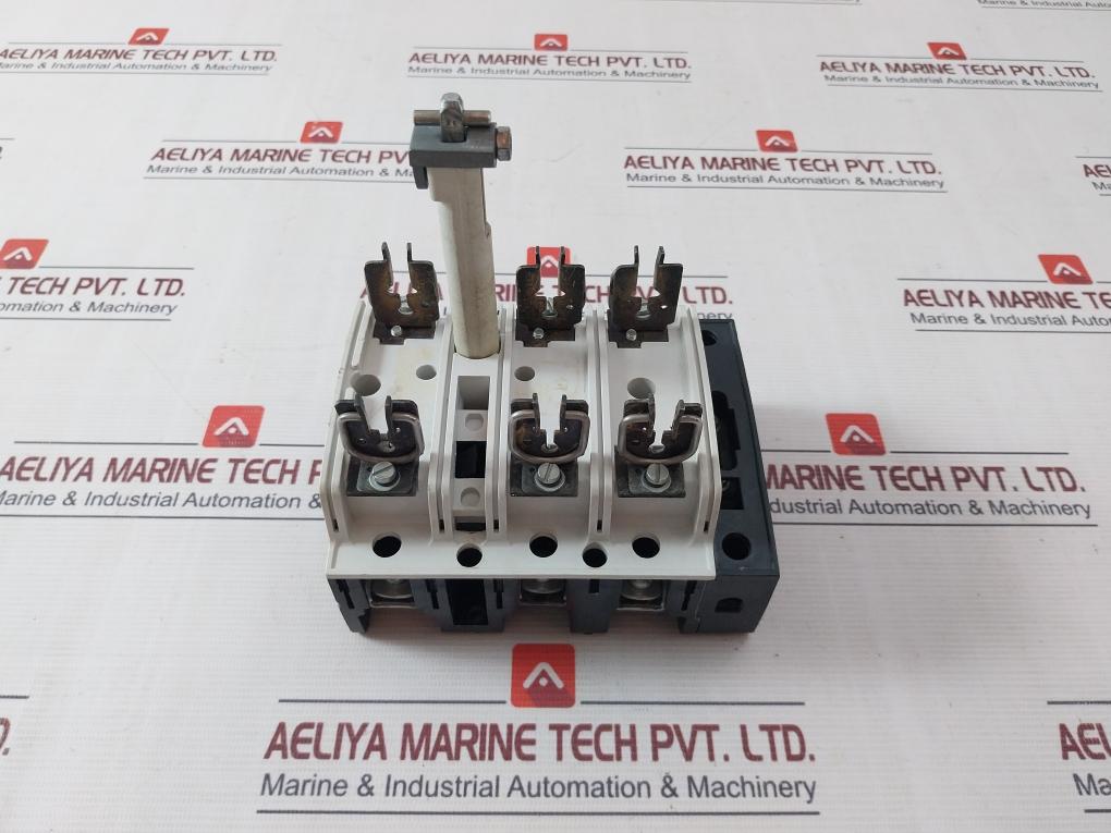 Siemens 3Kl8121-3Ha00 Switch Disconnector Fuse 32A 690V Ac 23A 50Hz