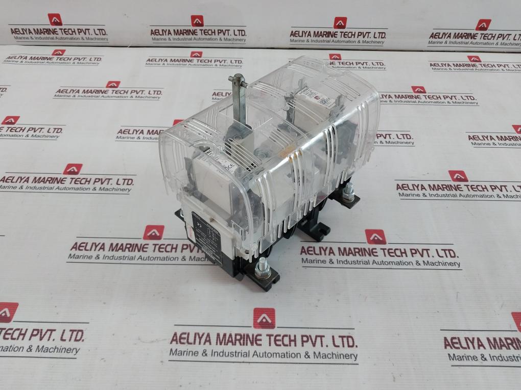 Siemens 3Kl8211-2Ha00 Heavy Duty Switch Disconnector Fuse 2 Pole 500V A.C./120Ka