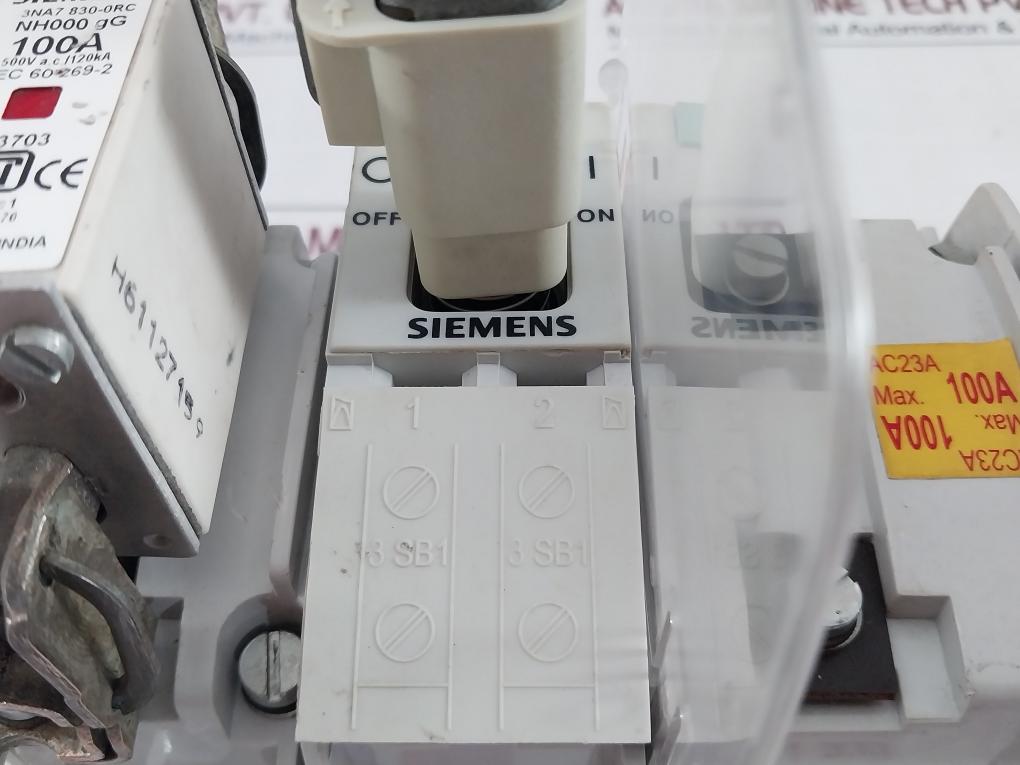 Siemens 3Kl8211-2Ha00 Heavy Duty Switch Disconnector Fuse 2 Pole 500V A.C./120Ka