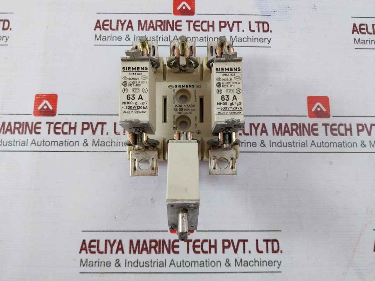 Siemens 3Na3 822 Fuse Holder With Fuses Hrc Ii-misc Ac 600V Ir 100Ka