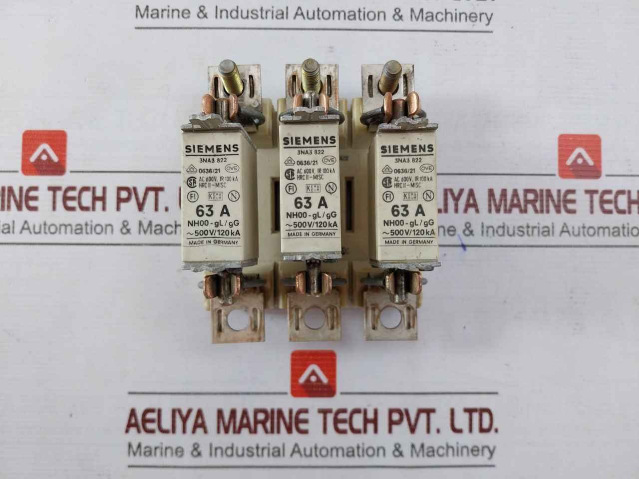 Siemens 3Na3 822 Fuse Holder With Fuses Hrc Ii-misc Ac 600V Ir 100Ka