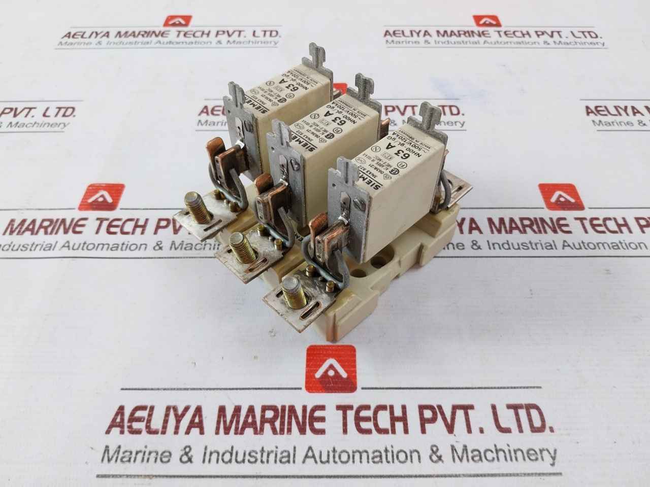 Siemens 3Na3 822 Fuse Holder With Fuses Hrc Ii-misc Ac 600V Ir 100Ka