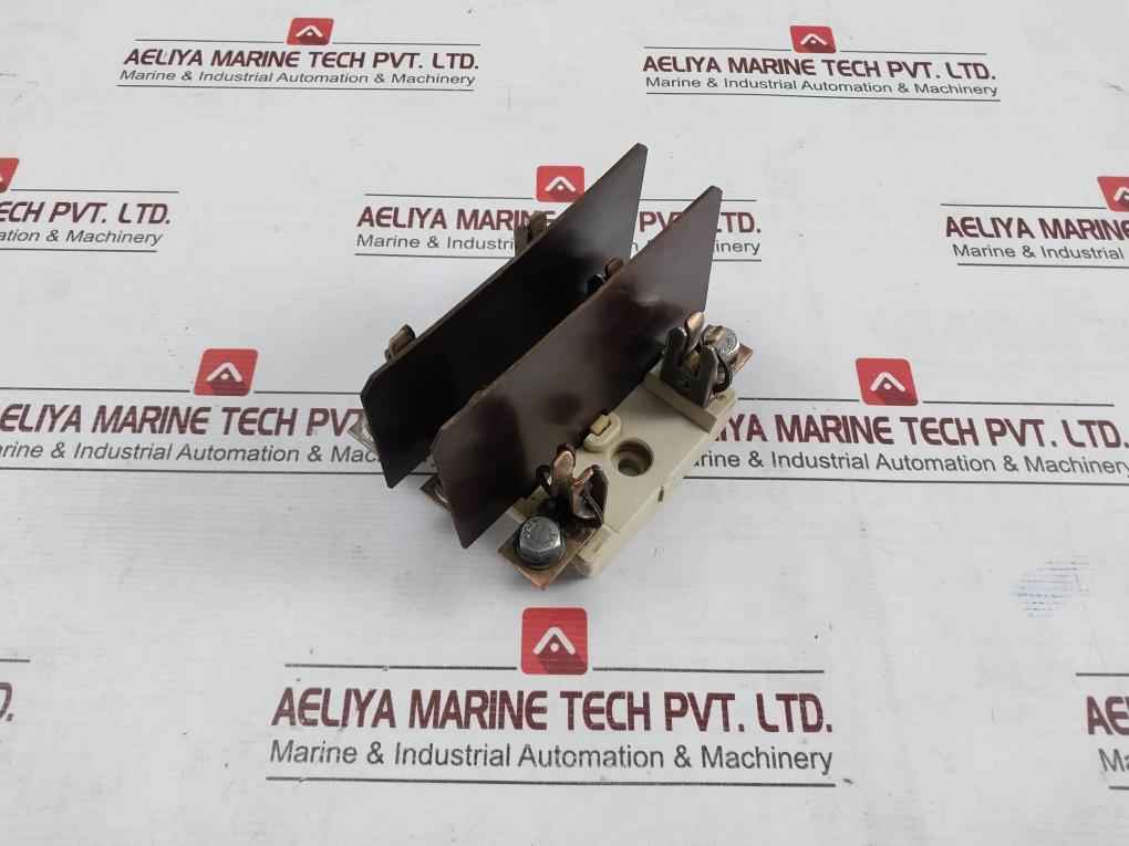 Siemens 3Nh8 02 Fuse Base Ceramic Flat Terminal 125A,500V