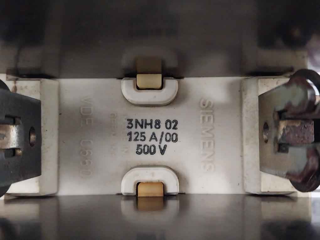 Siemens 3Nh8 02 Fuse Base Ceramic Flat Terminal 125A,500V