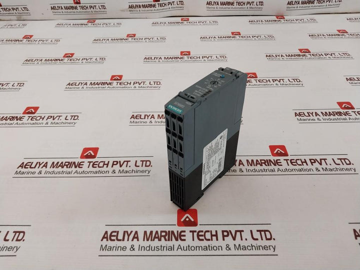 Siemens 3Rm1202-2Aa04 Ac Semiconductor Reversing Starter 50/60Hz Ip20 10A
