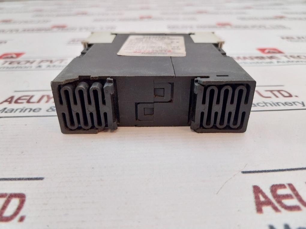 Siemens 3Rp1513-1Ap30 Time Relay 5-100 Secs, 200-240V, 50/60Hz