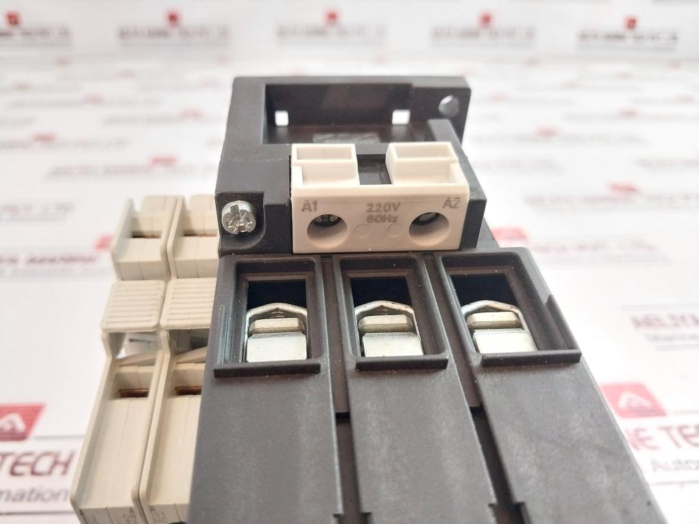 Siemens 3Rt1034-1An10 Power Contactor With Auxiliary Switch Block 3Rh1921-1Ha22